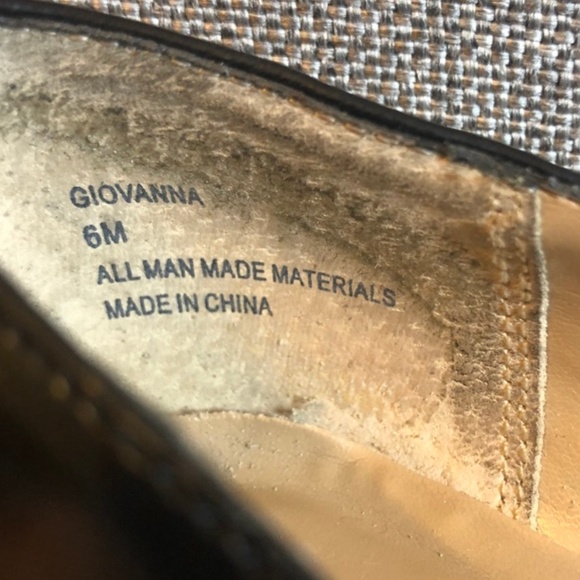 Black Pumps with Wood Look Heels - Picture 6 of 6